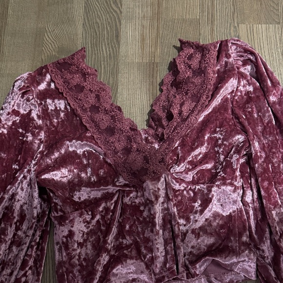 Velvet Burgundy - Picture 7 of 7